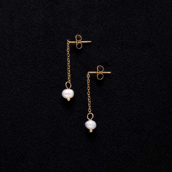 pearl earrings p96