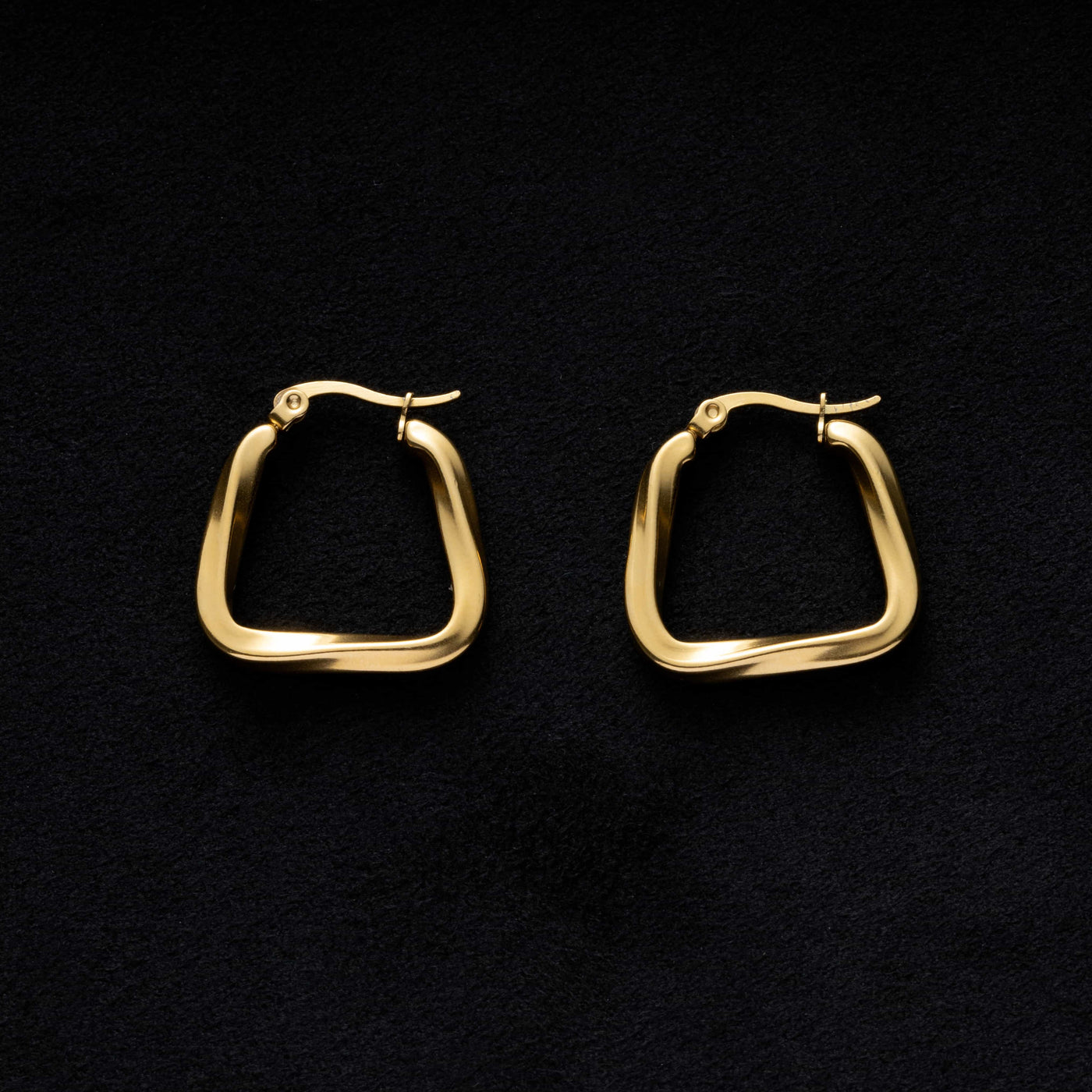 ツイスト スクエア ピアス p115