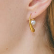 pearl earrings p53