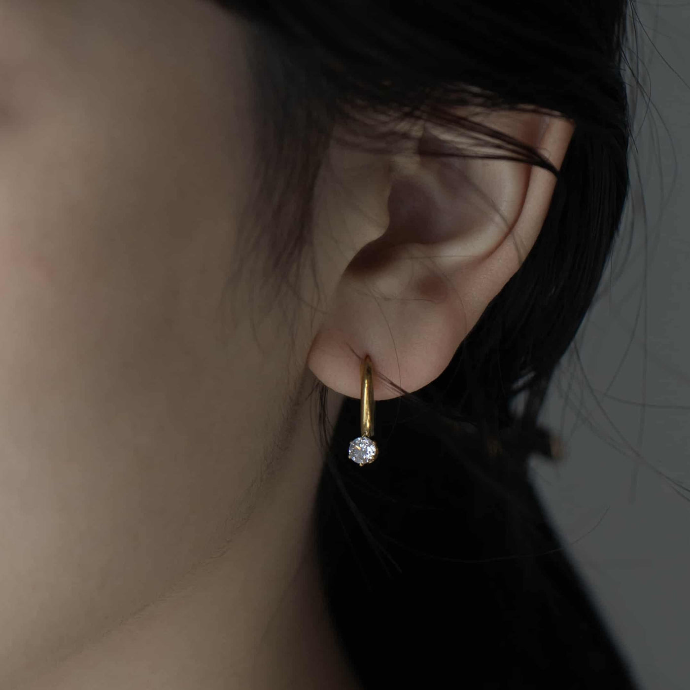 Zirconia hoop earrings p28