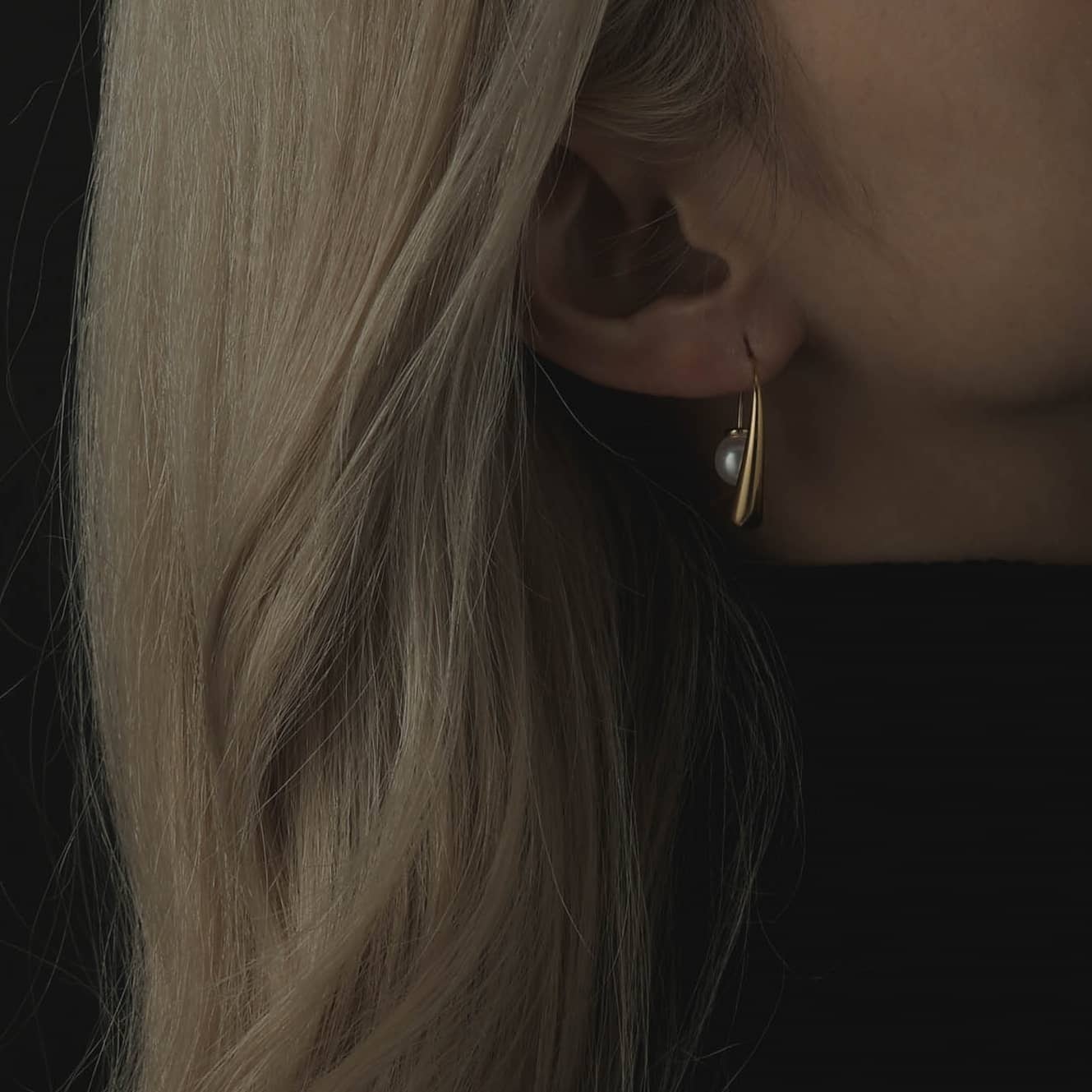 pearl earrings p53
