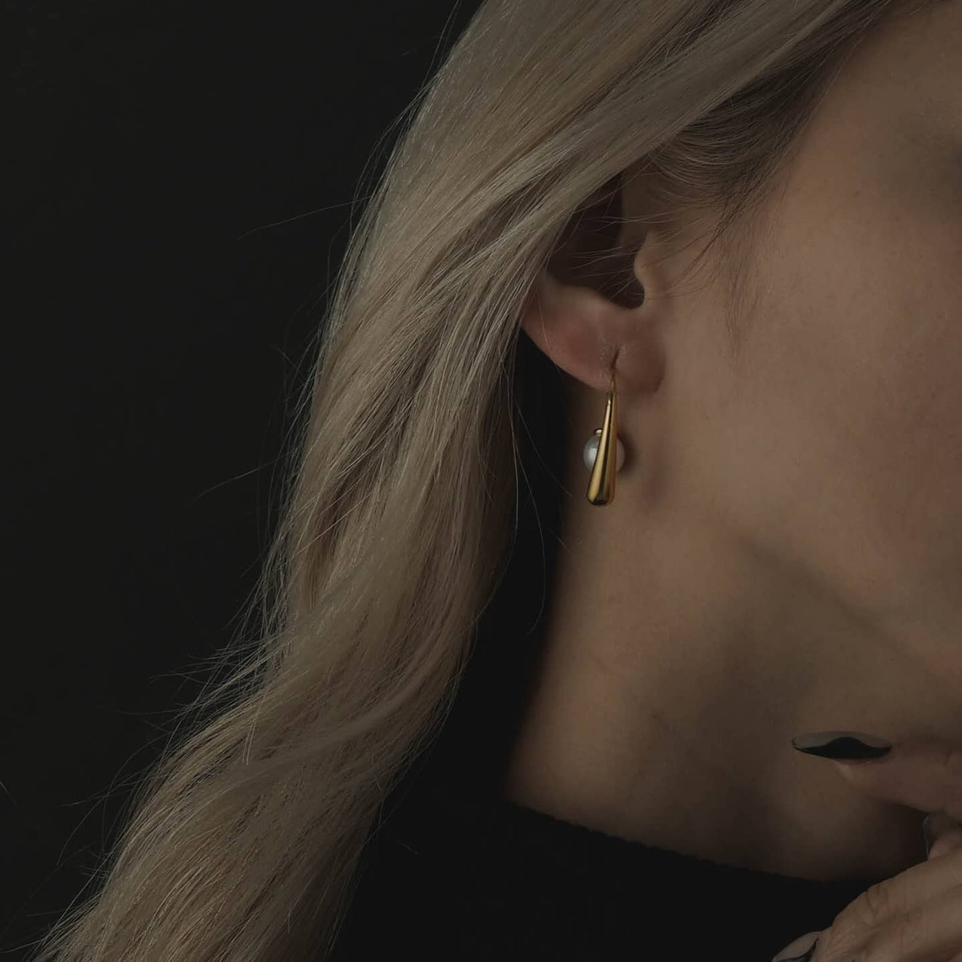pearl earrings p53
