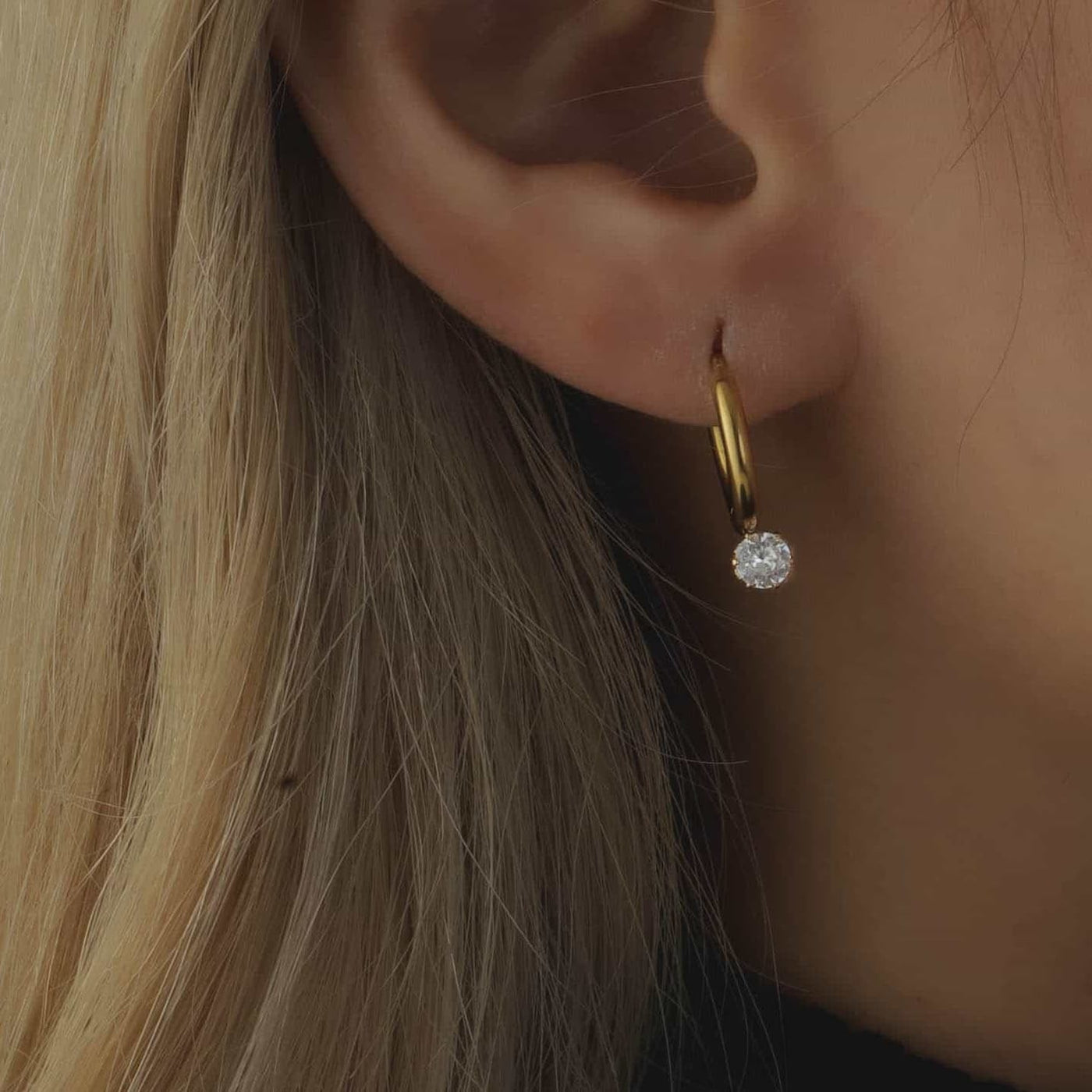 Zirconia hoop earrings p28
