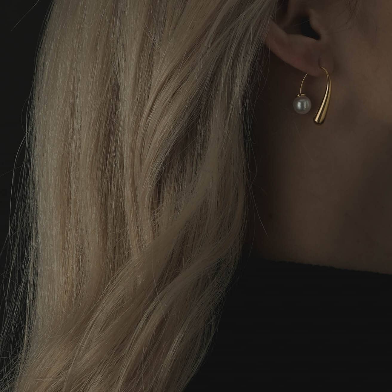 pearl earrings p53